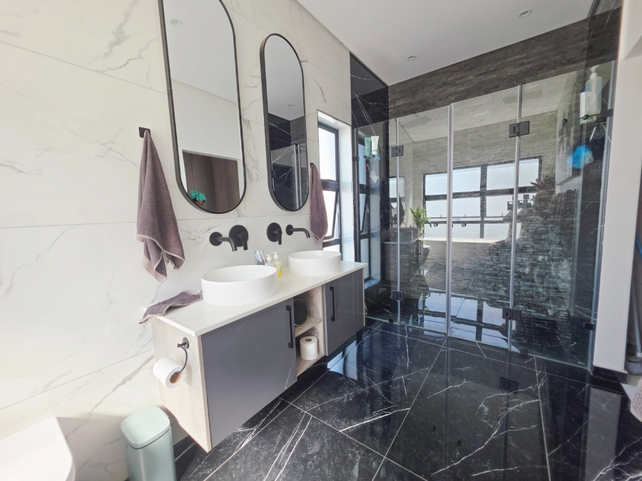 5 Bedroom Property for Sale in Sandown Western Cape